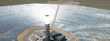Las plantas termosolares son una ruina, así que ahora tienen dos trabajos: generar energía de día y cazar asteroides de noche