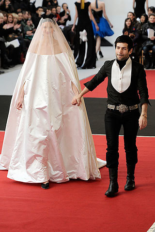 Los looks de los diseñadores en la Semana de la Alta Costura de París 2010