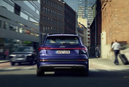El Audi e-tron es el rey de los SUV eléctricos premium: en 2020 dobló en ventas al Mercedes-Benz EQC y al Jaguar I-Pace
