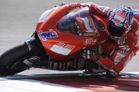 Stoner logra una pole estratosférica por delante de Rossi y Lorenzo