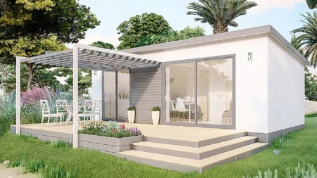 Esta casa prefabricada con porche incluido solo cuesta 42.000 euros y viene con muebles de diseño