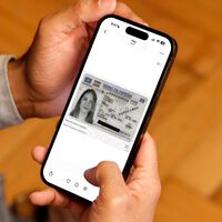 Llevo años complicándome con el iPhone para poder enviar mi DNI con seguridad. Esta herramienta lo resuelve de un plumazo 