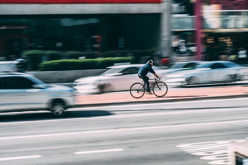 Qué sí y qué no puede hacer un ciclista en CDMX, y qué le corresponde al automovilista