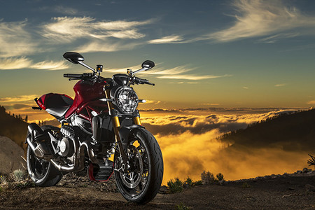Motorpasión a dos ruedas: los precios de MotoGP en Europa, manual para arrancar una moto y la Ducati Monster 1200