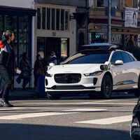 Hace 100 años los pasajeros cambiaron los coches de caballos por los taxis "para no discutir con los conductores". Con la llegada de los taxis autónomos, hay pistas de que la historia podría repetirse 