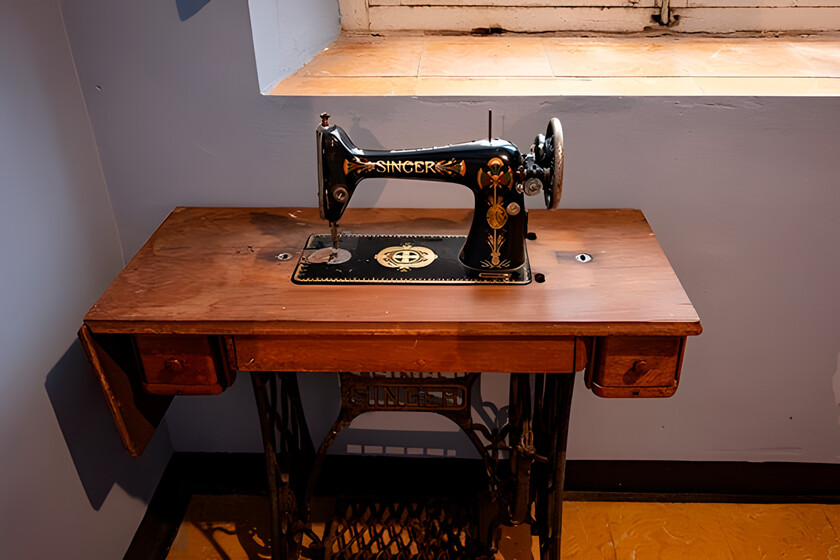 Si tienes una máquina de coser antigua, tienes un tesoro: así se convierte en un mueble con estilo