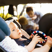 Viajar con tablets, bolsos o móviles sueltos en el interior del vehículo, podría resultar fatal en caso de accidente