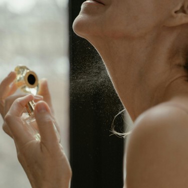 Cinco aceites esenciales que funcionan como perfumes y ayudan a mejora tu estado de ánimo 