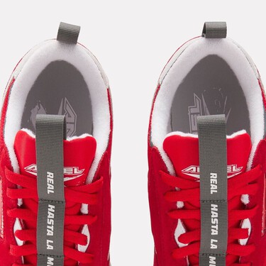 Reebok y Anuel AA firman las zapatillas más llamativas del año: un par para elevar tu estilo más allá de San Valentín