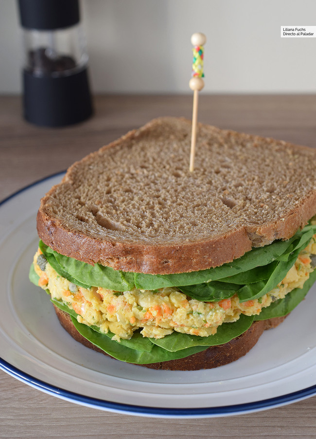 Sandwich de ensalada de garbanzos