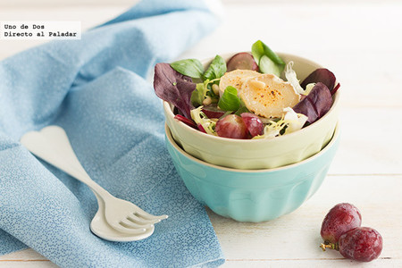 Ensalada de salvia roja, uvas y piñones con queso de cabra a la plancha. Receta