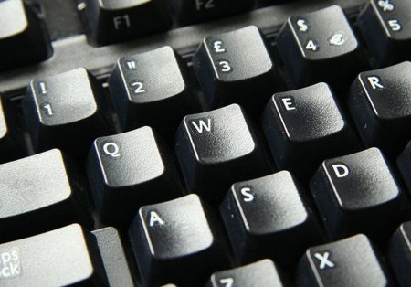 Multan con 2.000 euros a una mujer por suplantar la identidad de otra en una red social