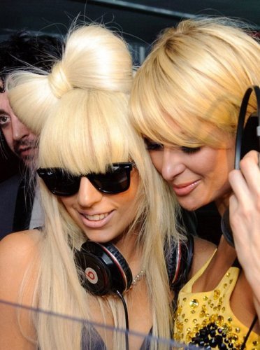 ¡Lady Gaga entrevistada por Paris Hilton!