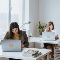 La IA está creando otro problema laboral en México: empleados más productivos, pero más agotados 