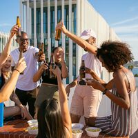 Quiero hacer una fiesta en la terraza, patio o jardín de mi edificio y no tener problemas con los vecinos. Esto dice la Ley 