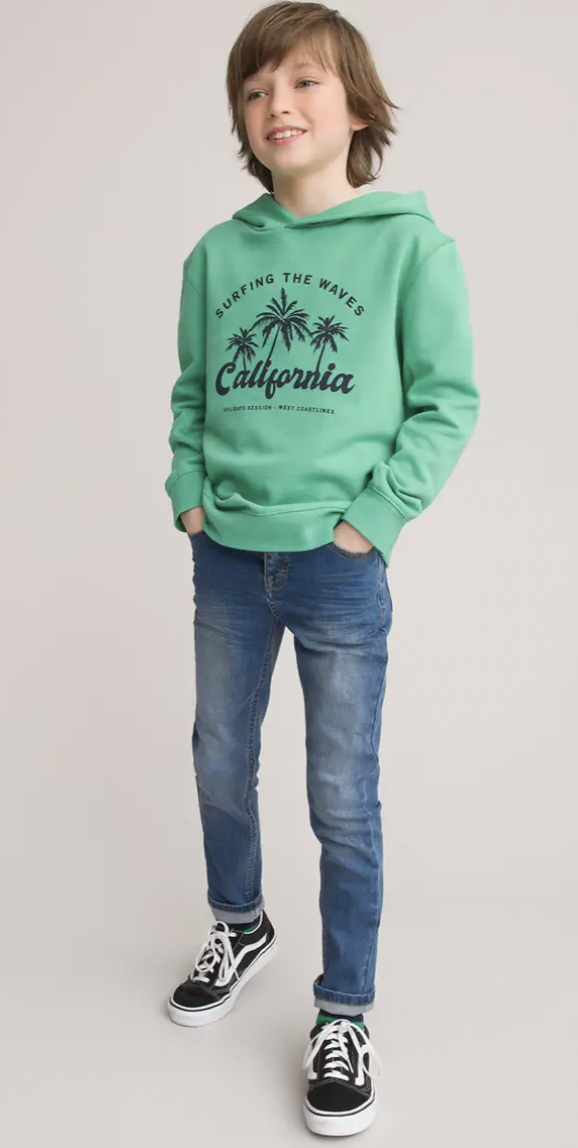 Detalles del producto
 •  Manga larga
 •  Motivo estampado delante
 •  Sin cierre
 •  Capucha

Composición y cuidados
 •  Tejido principal: 100% algodón
 •  Forro de la capucha: 100% algodón
 •  Lavar a 40 ºC
 •  Planchar a temperatura media/no usar lejía
 •  Secado a baja temperatura
 •  No limpiar en seco