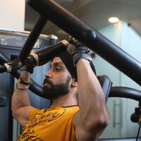 Olvídate de los 2 minutos de descanso entre series: este es el tiempo que hay que descansar para ganar masa muscular según los expertos en fitness 