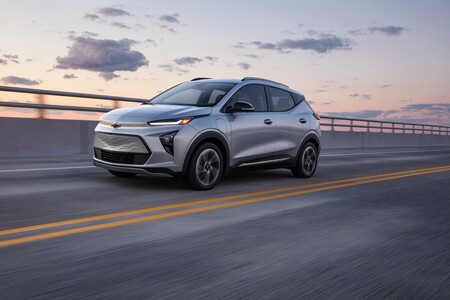 El Chevrolet Bolt 2022 estrena generación: dos opciones de carrocería y los mismos 200 hp y 400 km de autonomía