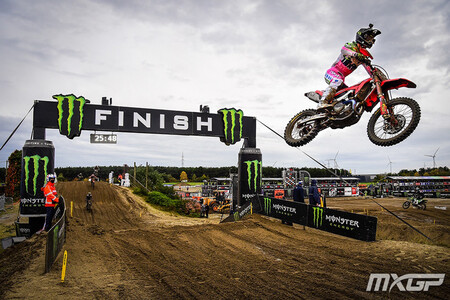 Tim Gajser acaricia el mundial de Motocross después de ganar en Lommel con Jorge Prado de baja por COVID-19