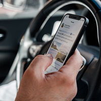 Aprobada la nueva Ley de Tráfico: usar el móvil en el coche ya tiene un castigo más duro en el carnet por puntos