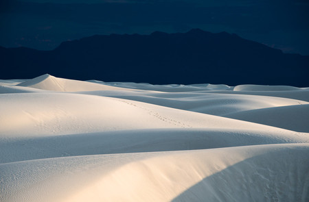 ‘White Sands’, de Navid Baraty, la belleza fantasmal y surrealista de las dunas del desierto de Nuevo México