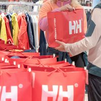 Helly Hansen vuelve a superar a The North Face rebajando su abrigo más calentito a casi mitad de precio   
