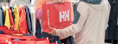 Helly Hansen vuelve a superar a The North Face rebajando su abrigo más calentito a casi mitad de precio   
