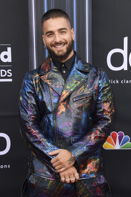 Maluma lleva el arte urbano a la alfombra roja de los Billboards con su look motero