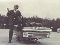 La historia tras la foto de Bob Lutz y el Opel Kadett volcado