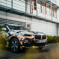 El BMW X2 se pasea por la jungla urbana con un camuflaje muy provocativo