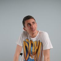 [Inocentada 2017] La curiosa historia del chico que con 18 años aún toma pecho y duerme con sus padres