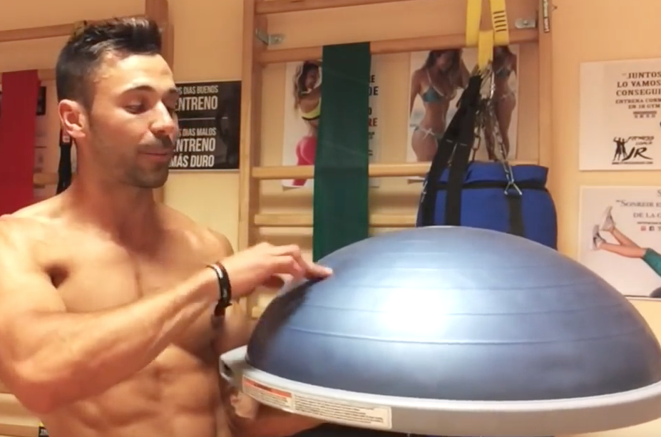Abdominales con pelota bosu