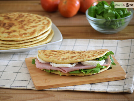 Cómo hacer piadinas italianas, la receta de pan plano en sartén sin levadura que te solucionará muchas comidas y cenas