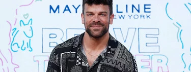 Ricky Merino tiene la camisa perfecta para los que aman el look en negro: es de Zara, súper fresca y más que ideal para tu oufit más festivalero 