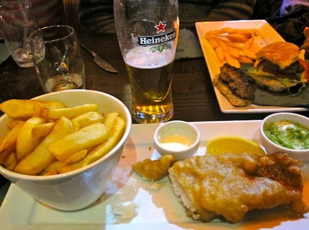 El tradicional fish and chips en Dublín