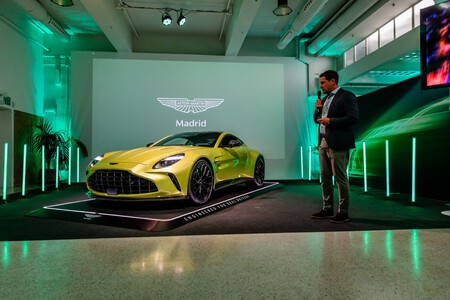 Contacto Aston Martin Vantage 2024 45