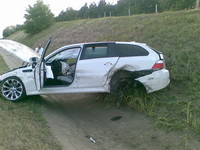 ¿Qué pasa cuando tienes un pinchazo a 180km/h con un BMW M5 Touring?