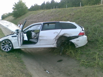 ¿Qué pasa cuando tienes un pinchazo a 180km/h con un BMW M5 Touring?