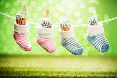 ¿Vas a tener un hijo en 2020? Estas son las ayudas estatales por hijo que ofrece el Gobierno