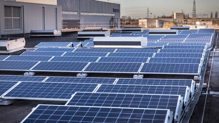 Paneles solares en fábrica Volvo