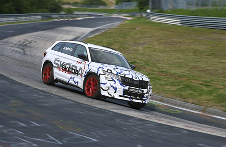 El Škoda Kodiaq RS bate un nuevo récord en Nürburgring: es el SUV de 7 plazas más rápido del Ring