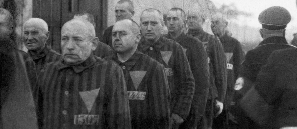 La larga historia de represión fascista al colectivo LGBT+: triángulos rosas y campos de exterminio