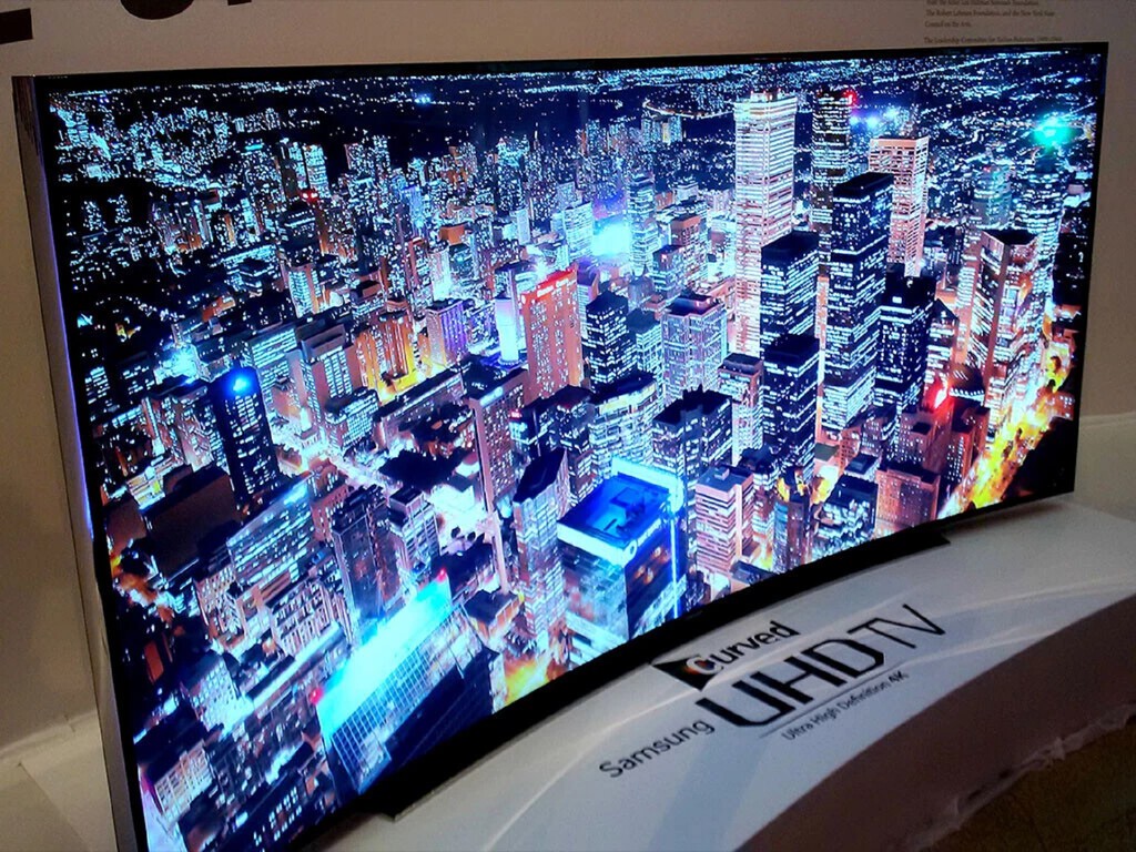 Qué fue de los televisores curvos, una tecnología que no supo convencer pero que encontró su nicho en monitores 