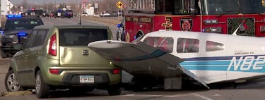 Avión ligero aterriza de emergencia y se impacta contra un KIA 
