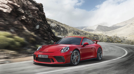 El Porsche 911 GT3 es el triunfo de lo analógico: 500 CV, corta a 9.000 rpm, sin turbos y con cambio manual