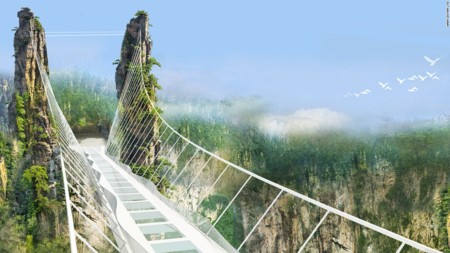 El puente de cristal más alto del mundo da mucho miedo, pero en este vídeo se te pasará enseguida 
