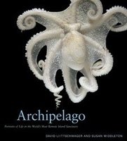 Las fotos y el libro del santuario marino de Hawaii