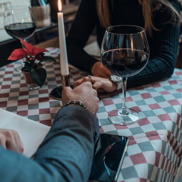 Sin empleo y sin citas: por qué la sociedad penaliza con más dureza la falta de trabajo en los hombres