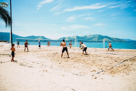 El volley-playa es el deporte del verano: estos son todos sus beneficios para tu cuerpo