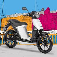 La Quadro Oxygen es una moto eléctrica casi clavada a una Torrot Muvi y cuesta 370 euros menos